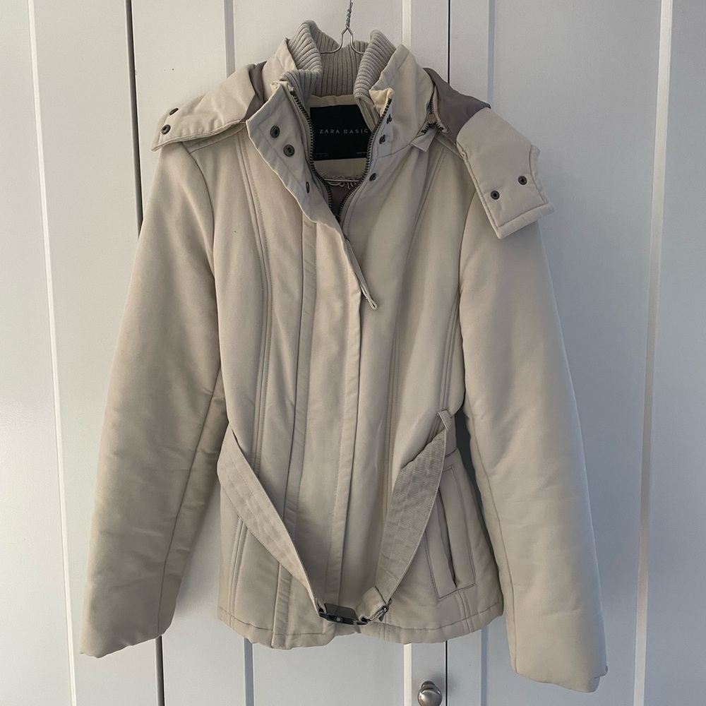 Zara Women's Beige Puffer Jacket